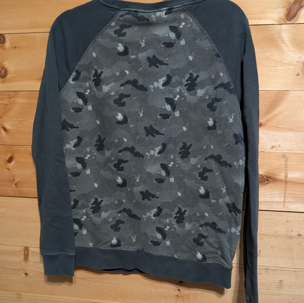 Nike Womens Dark Gray Camo Sweatshirt ... Excellent Condition, Used 1x - Picture 3 of 3